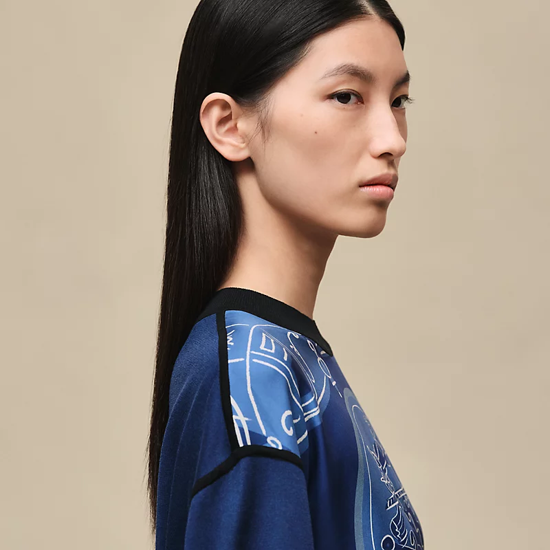 "Ex-Libris a Main Levee" long-sleeve twillaine sweater bleu lagune